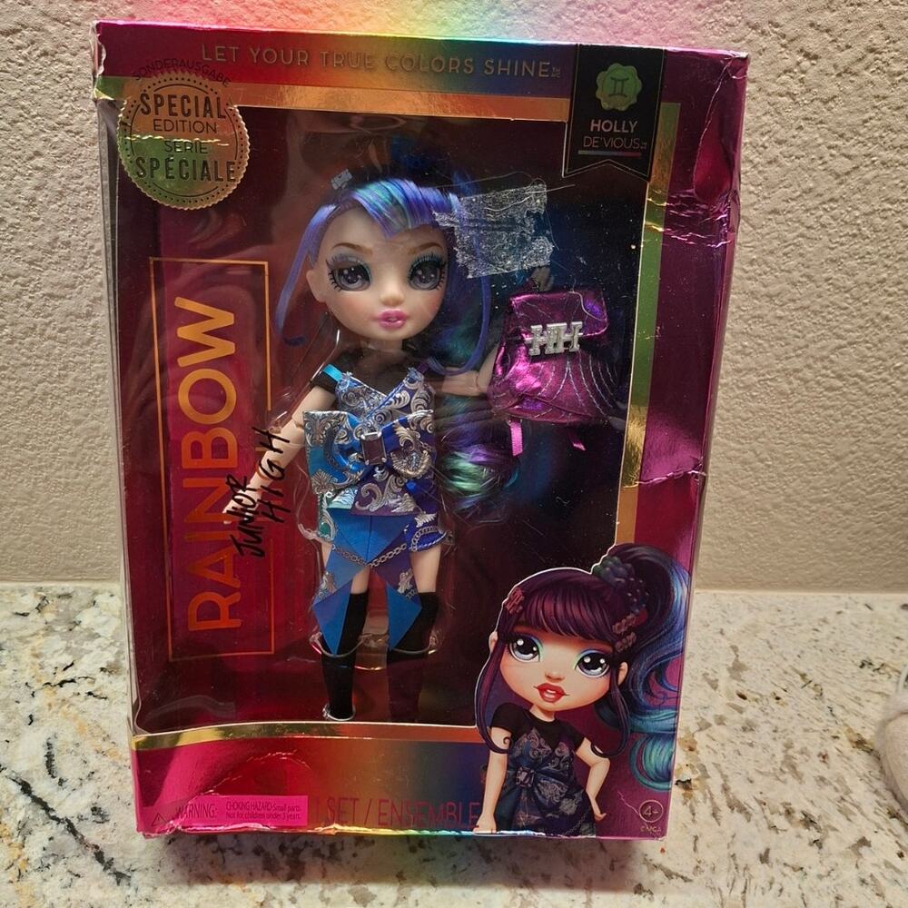 MGA Rainbow High Junior High Holly De'Vious Special Edition Doll NIB Damaged Box